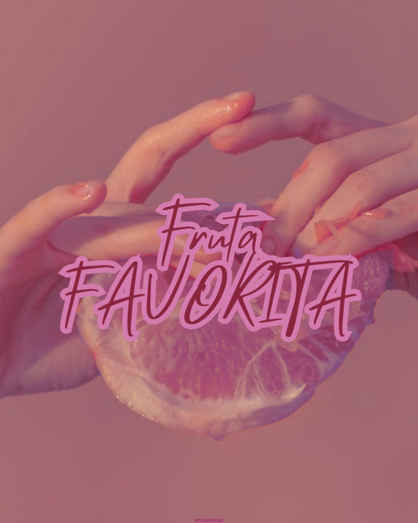 Mujer tocando fruta cítrica con sensualidad. Imagen simbólica del deseo y el erotismo sugerente.